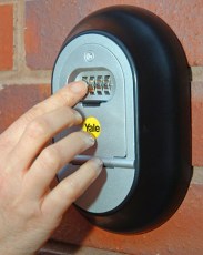 Yalekeysafehand