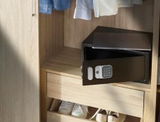 yale-alarmed-laptop-digital-safe-5
